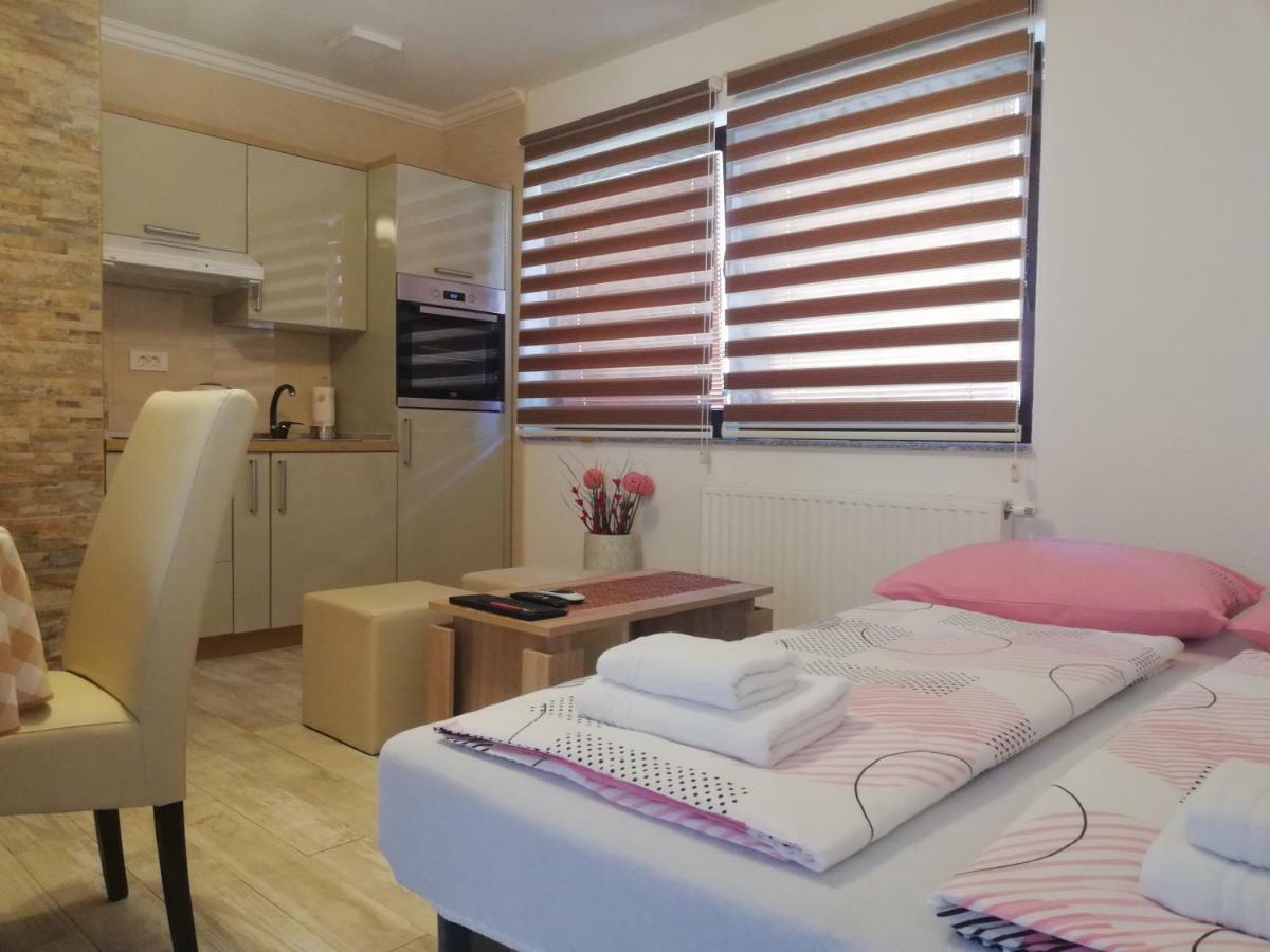 Studio Apartments Una Кореница Экстерьер фото